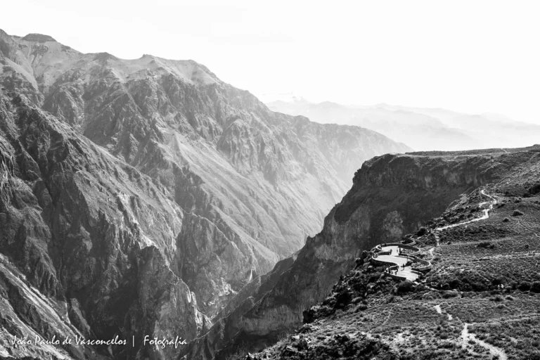 Mirador Cruz del Cóndor, à beira do Cânion do Colca, no Peru